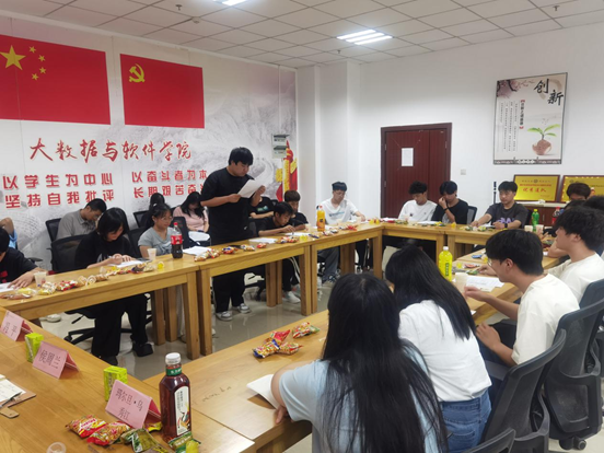 民族学生座谈会2.png